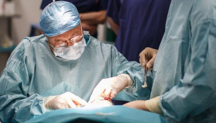 Intervento chirurgico per rimuovere l'umor vitreo dell'occhio (vitrectomia)